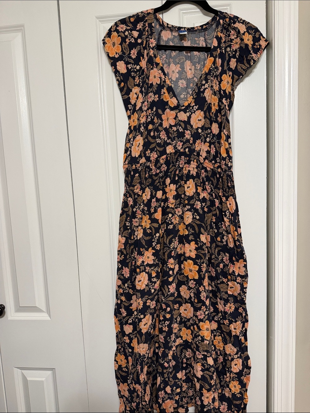 Old Navy Women's Floral V-Neck Ruffle Maxi Dress Navy With Peach Floral Large